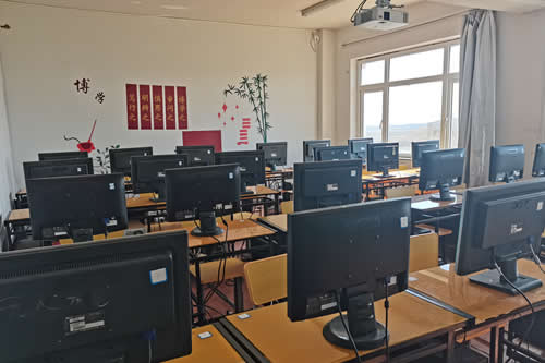 计算机教室（一）